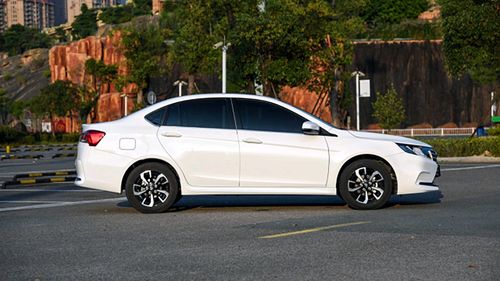 全系獨(dú)懸四輪碟剎，東南A5翼舞產(chǎn)品力解析，舞動(dòng)同級新標(biāo)桿？